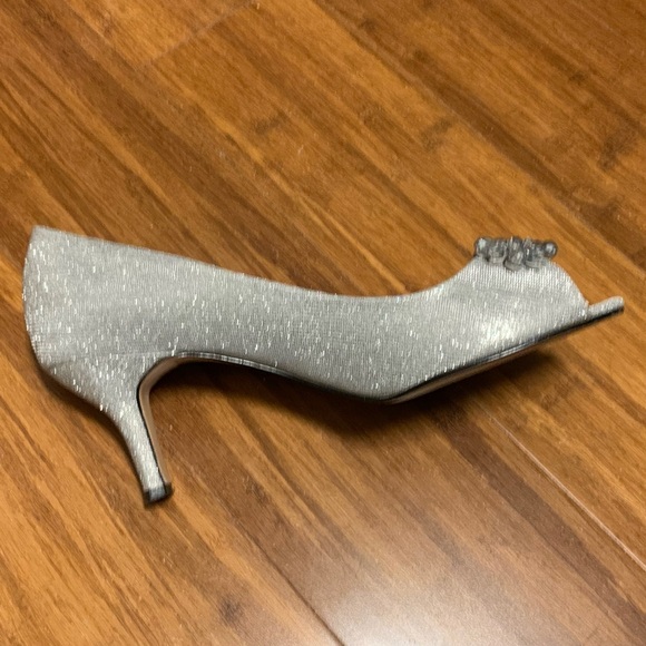Caparros Rhinestone Buckle Peep Toe Silver 2.5”  Heel Party Bridal Shoes 10.5 B - Picture 7 of 14